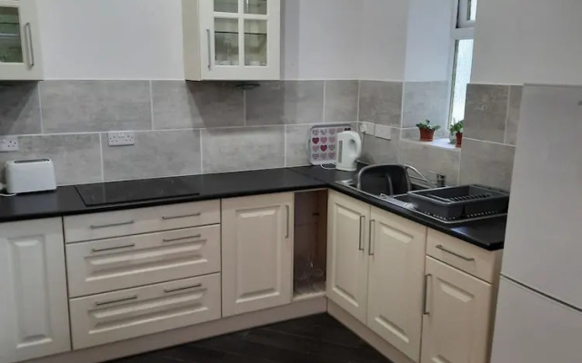 Self Contained Studio Flat in Winterton Hall