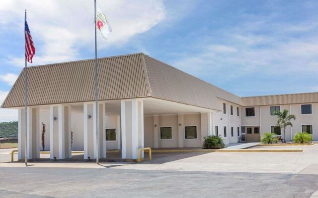 Super 8 by Wyndham Buffalo