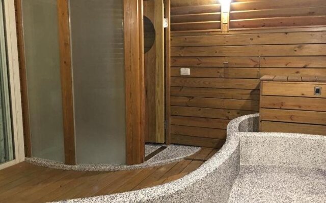 Tong's Story Paternity B&B