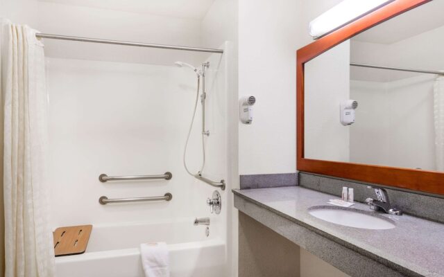 Creekside Inn & Suites