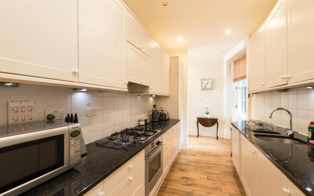 Parliament Sq (apt 10 ) Royal Mile