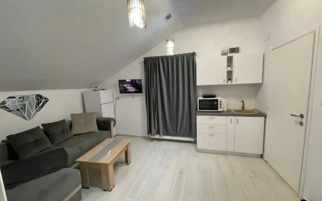 Jolie Luxury Apartments II
