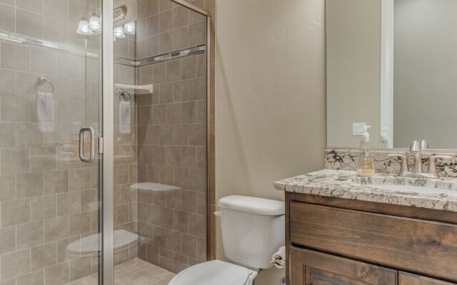 Zion's Point 3 Bedroom Apts by RedAwning