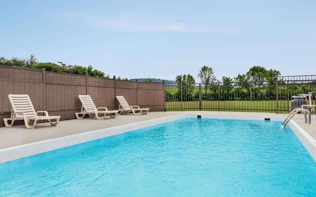 Howard Johnson by Wyndham Chattanooga Lookout Mountain I-24