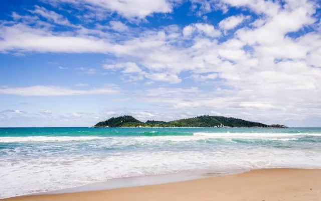 Island Vibe Nomads - Adventure Hostels & Coworking