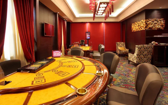 Royal Plaza Hotel and Casino