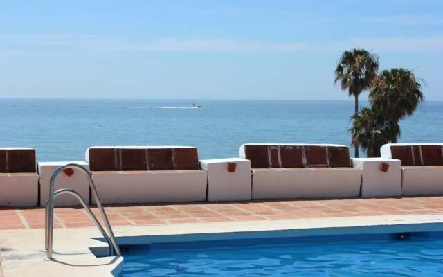 1st Line Beach, 2-bed Apartment in Calahonda