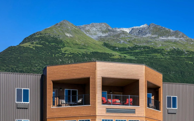 Totem Hotel and Suites