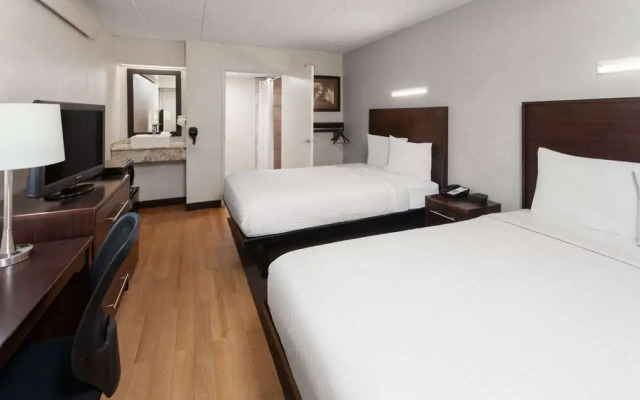 Travelodge by Wyndham Peoria