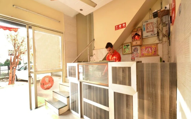 OYO 8073 Grand Residency