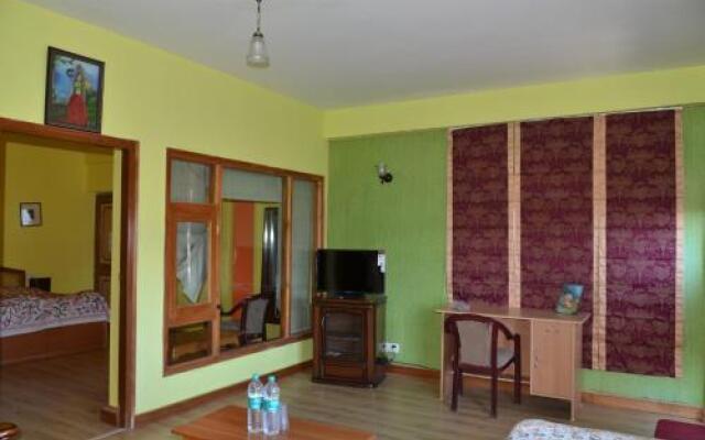 Aapo Aap Home Stay