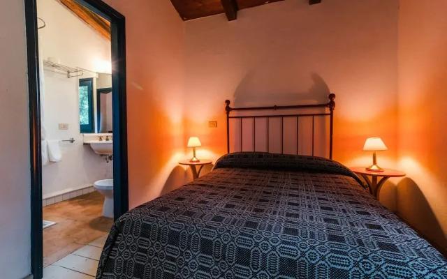 Donkeys and Roses La Casa delle Querce