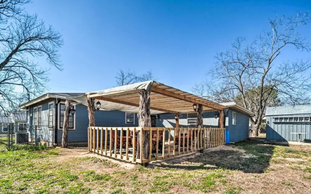 1 Mi to Dtwn Fredericksburg: Quiet Getaway w/ Yard