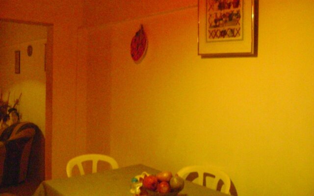 Room in Guest Room - Green Sea Villa Helen Inn - Kilometer 4 Circunvalar