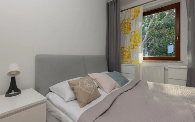 Spacious Apartment + Parking by Renters