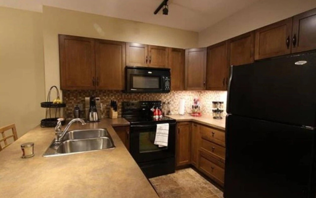 Tranquil Apartment Overlooking Creek #244