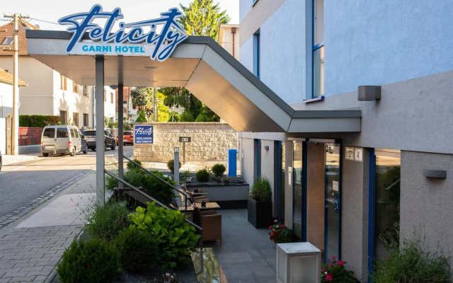 Felicity Garni Hotel
