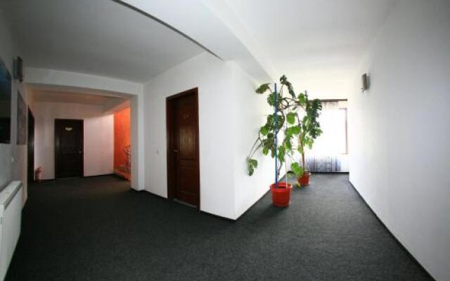 Hotel Maryo Ema