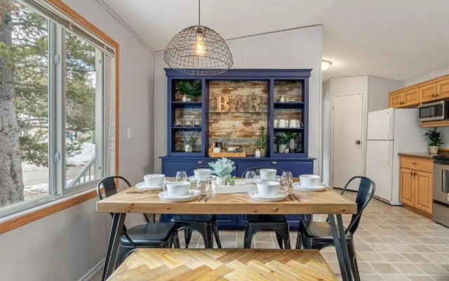 Mountain Time I Powderkeg I Firepit l King Bed