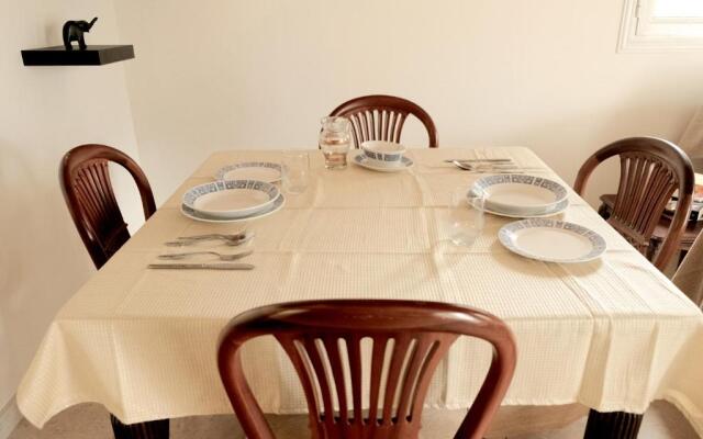 Seaside 5 Bedroom Spacious Villa close to airport
