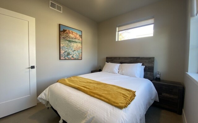 Old Town Modern New Build: Rftp Spa W/ Mtn Views!