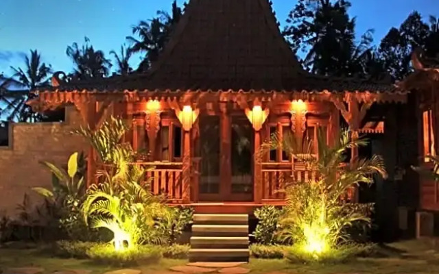 Romantic Deluxe 0ne bedroom wooden villa 2