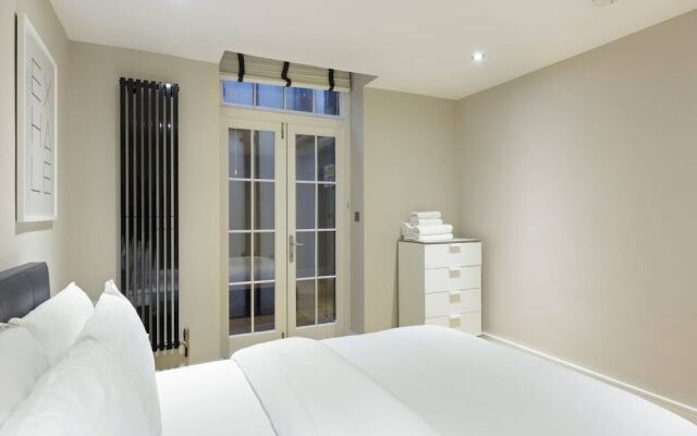 Modern & Cosy Apartment Close To Tube, Sleeps 5