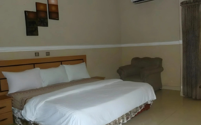 Ritz-Carinton Suites