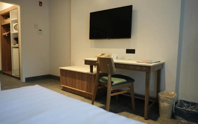 Travelodge At The Falls