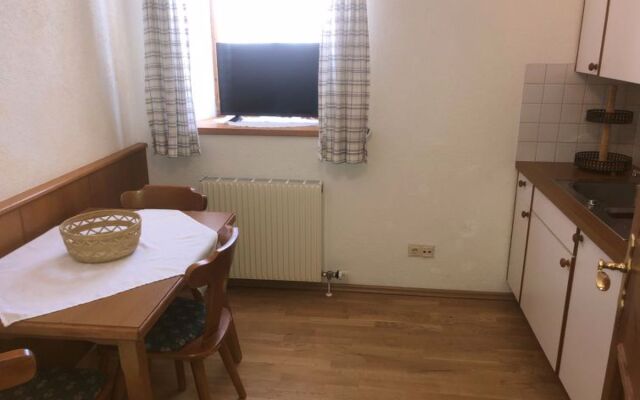 Burg Biedenegg mit SchlosscafiA© (FIE211)