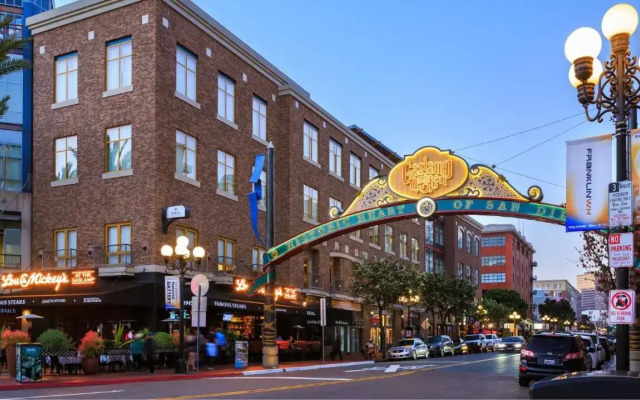 Sentral Gaslamp Quarter