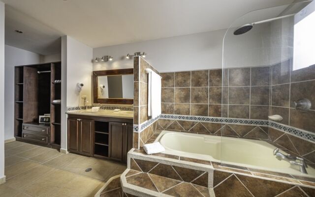 5th Flr Ocean View Penthouse With 2 Level Balcony