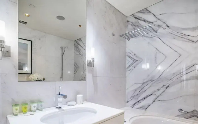 LUX  The EMAAR Fashion Avenue Studio 2