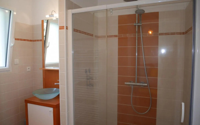 Comfortable Holiday Home With Partial sea Views, Douarnenez-treboul