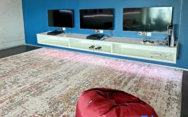 Newly Studio Apt w/ Pool, Gym Netflix