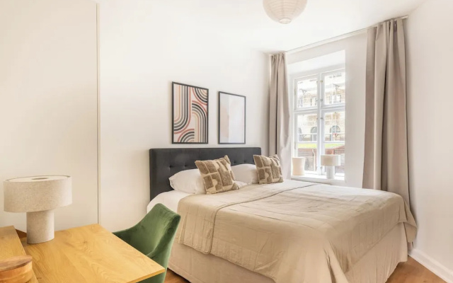Noble - Fantastic 5-bdr Apt in the Capital