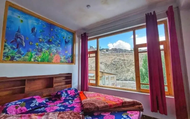 Holiday Inn Guest House