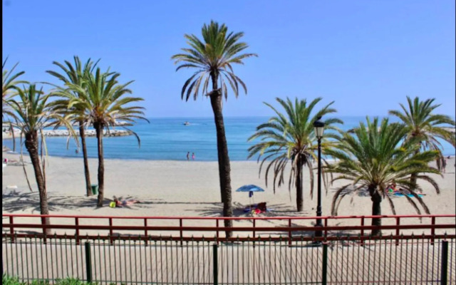 Frontline sea in the center of Puerto Banus.2 Bedrooms.