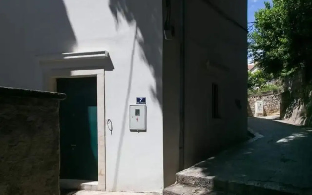 Apartment Tranquilo- Two Bedroom Apartment With Garden View