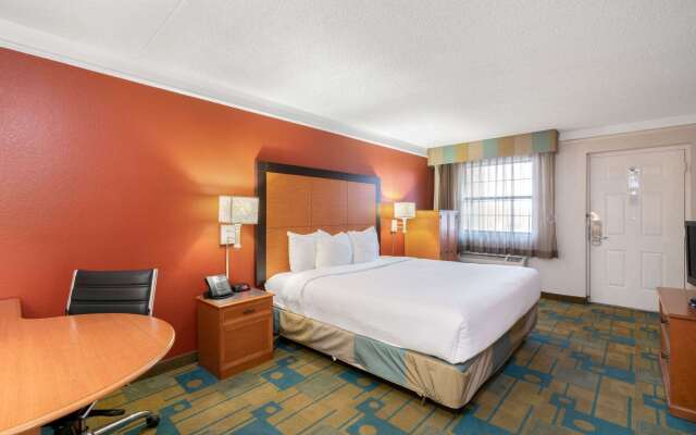 La Quinta Inn by Wyndham Phoenix Sky Harbor Airport