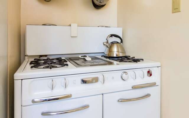 Delightful 2BR Ventura Duplex by RedAwning