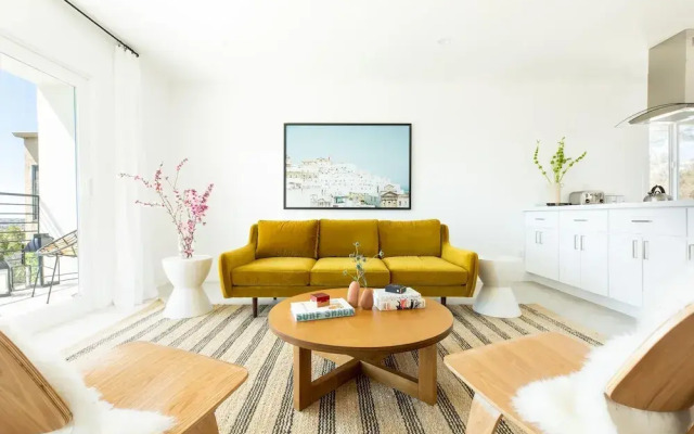 Avalon I by Avantstay Contemporary San Diego Condo w/ Large Patio