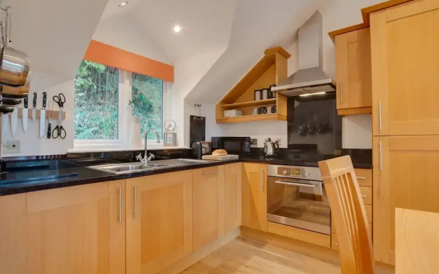 Contemporary Holiday Home in Little Petherick With Terrace