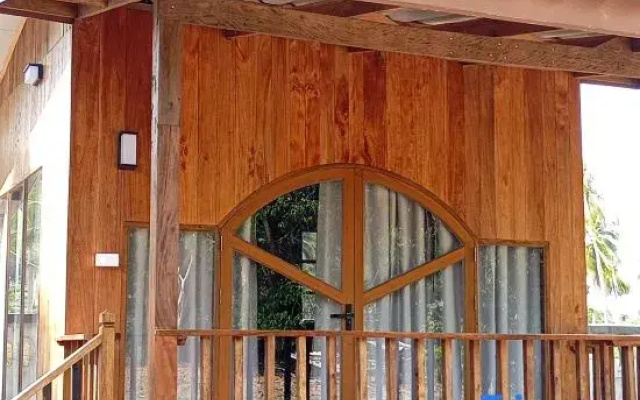 Wood Cabin by the bay, Awnon Beach at Time Travel Club