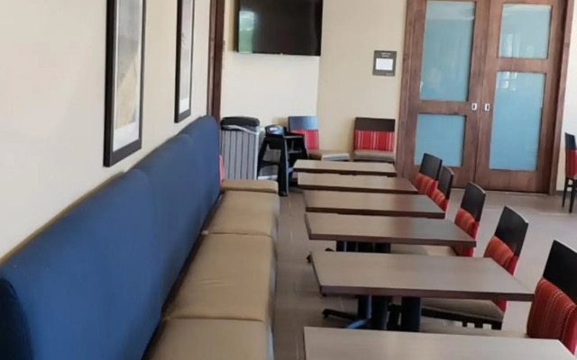 Comfort Suites Denver near Anschutz Medical Campus