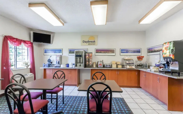 Days Inn & Suites Cambridge