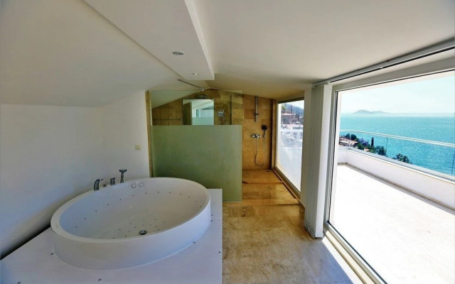 Villa Luminex by Akdenizvillam