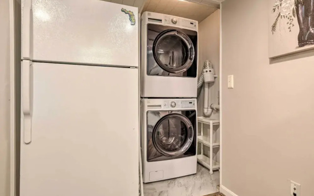 Bel Air Apartment w/ Pool ~ 2 Mi to Main St