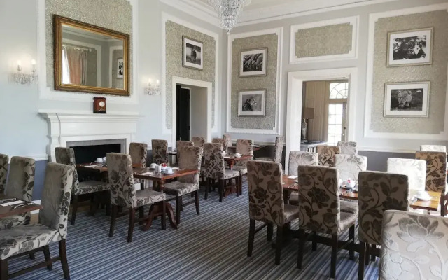 Tracy Park Hotel and Country Club