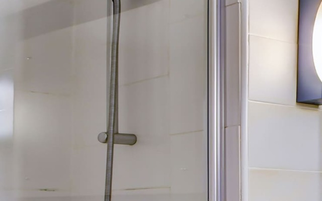 The Hotel Rafiya, Redditch